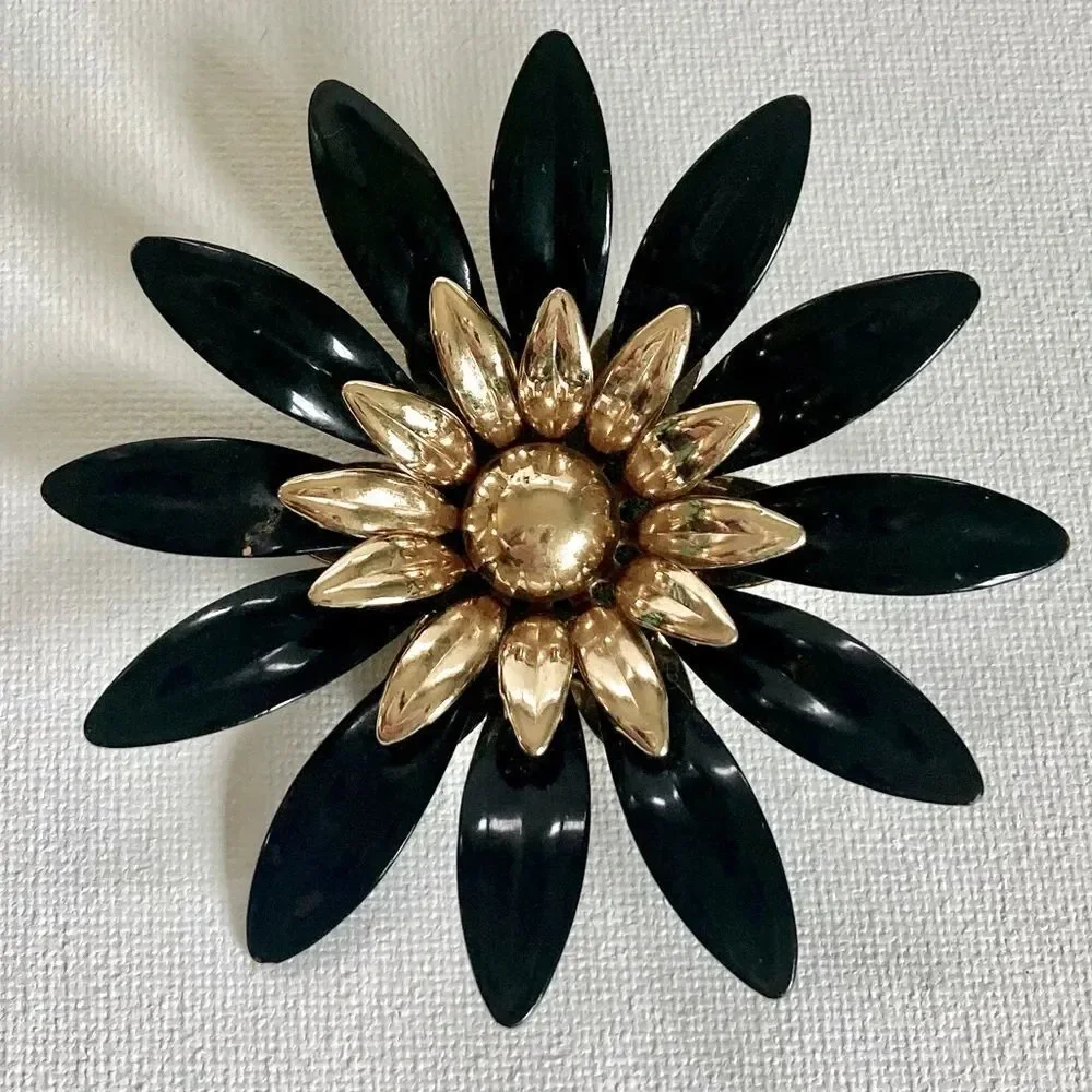 Beautiful Vintage Black‎ Enamel and Gold Tone Flower Brooch by Sarah Coventry